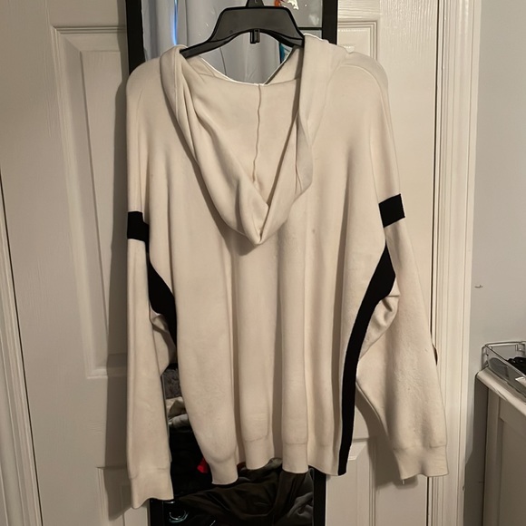 size: medium, brand: forever 21, colour: crème/white - Picture 2 of 2